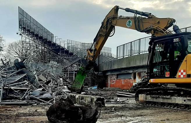 Immagine che contiene trasporto, cielo, aria aperta, Attrezzature per l'edilizia

Il contenuto generato dall'IA potrebbe non essere corretto.