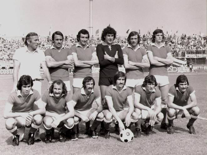 Immagine che contiene persona, vestiti, sport, sorriso

Il contenuto generato dall'IA potrebbe non essere corretto.