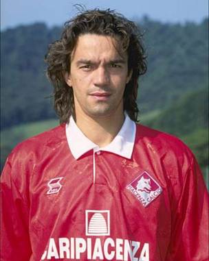 Immagine che contiene persona, Viso umano, vestiti, aria aperta

Il contenuto generato dall'IA potrebbe non essere corretto.