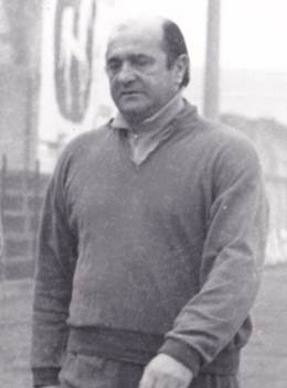 Immagine che contiene persona, Viso umano, vestiti, uomo

Il contenuto generato dall'IA potrebbe non essere corretto.